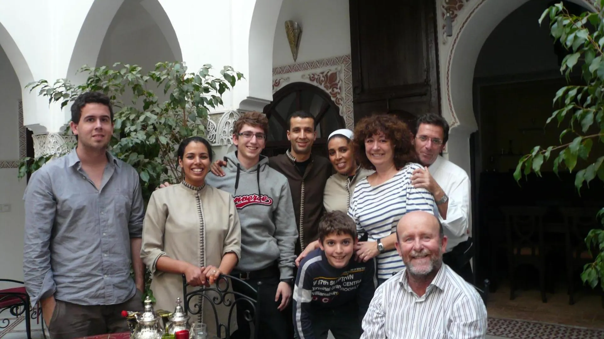 Riad Nasreen contacts